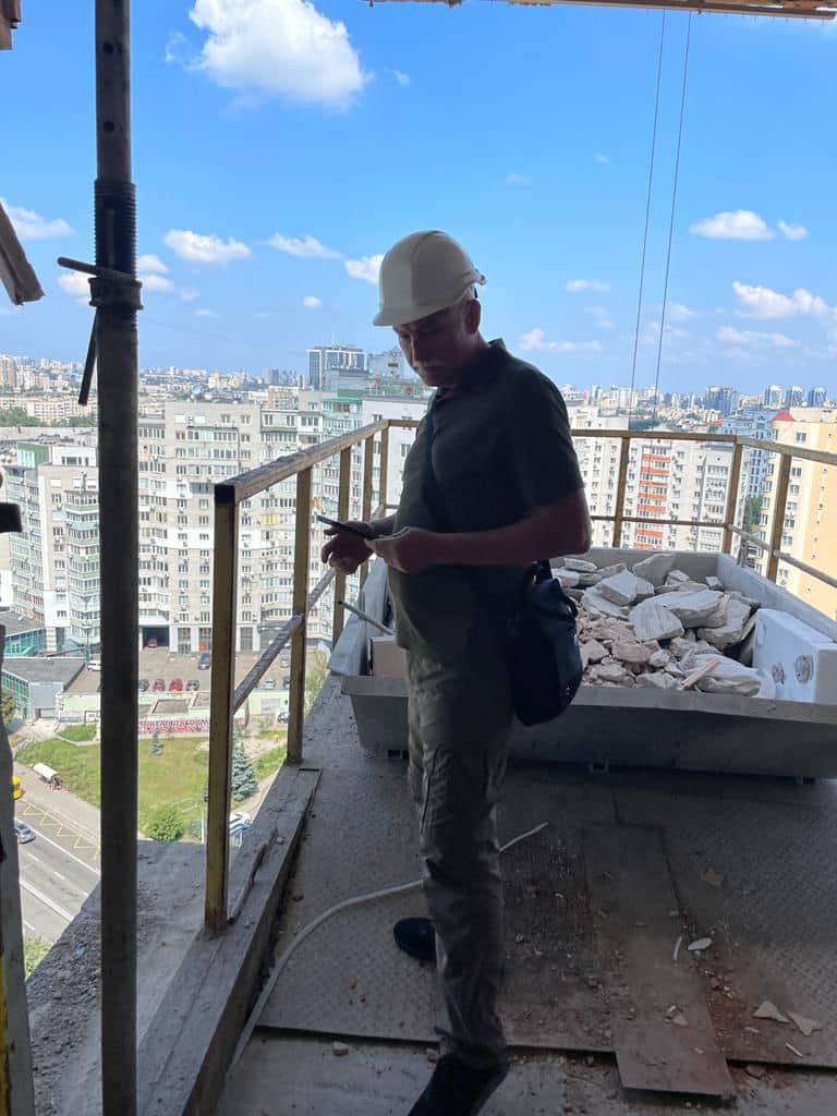 В Киеве показали, как восстанавливают многоэтажку на проспекте Лобановского || фото: https://www.facebook.com/profile.php?id=100008142459311