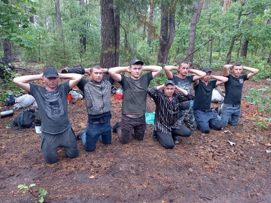 В лесу на Киевщине задержали группу мужчин || фото: https://www.facebook.com/dobrobatbucha/?ref=page_internal
