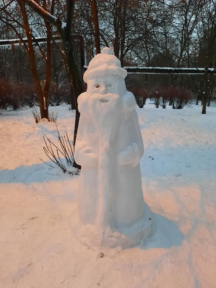 Жительница Тверской области слепила невероятно красивых Деда Мороза и Снегурочку