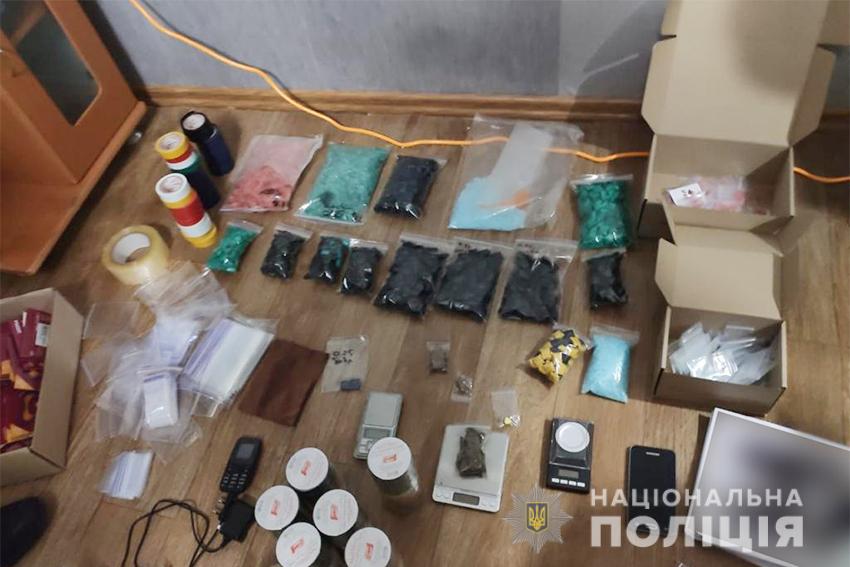 "У них нашли крупную партию наркотиков / фото: ГУ НП"