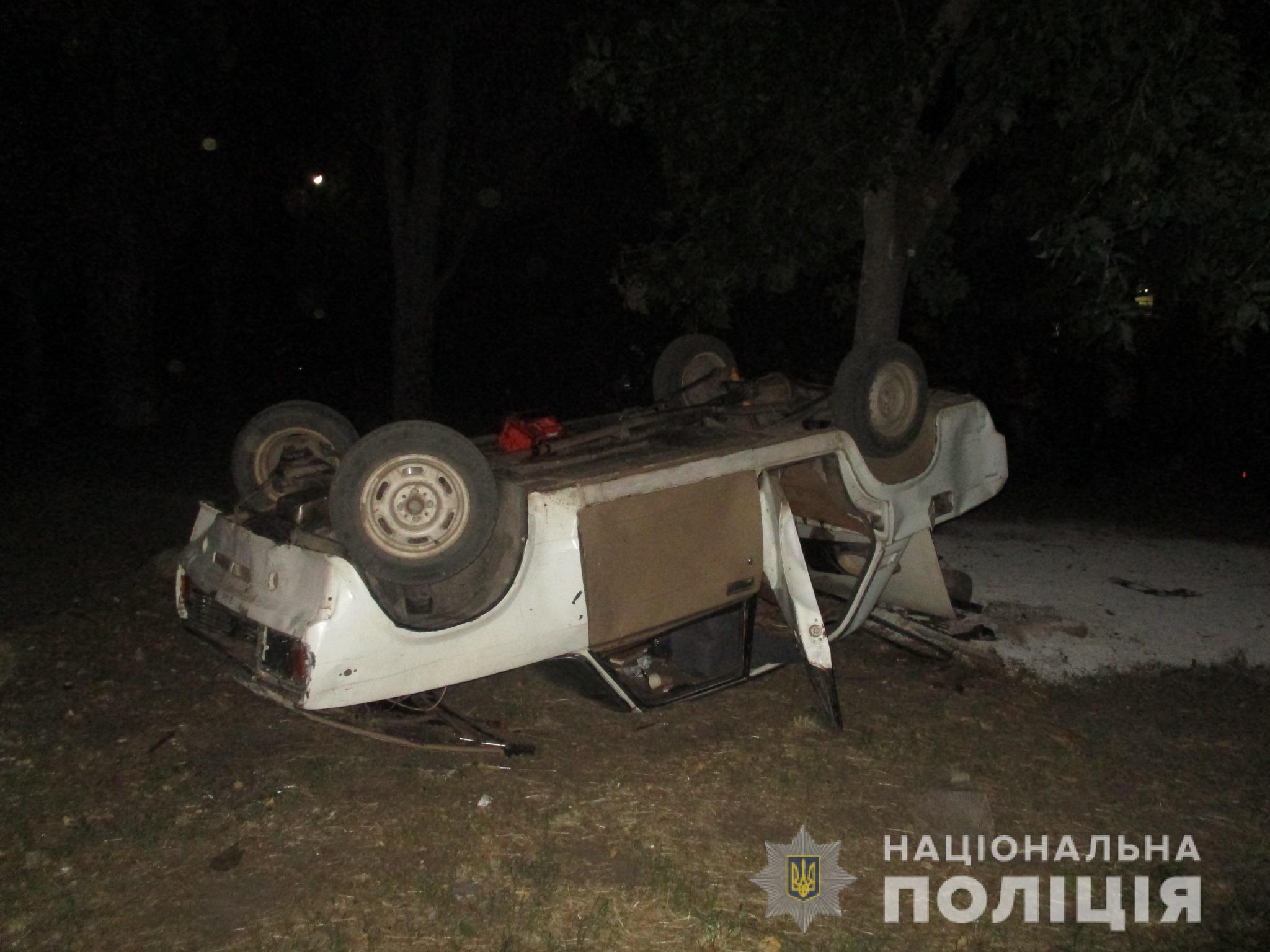 "Посетители устроили самосуд над мужчиной и перевернули машину / фото: ГУ НП в Запорожской области"
