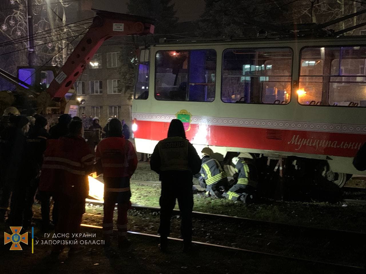 "В Запорожье трамвай переехал человека - || фото: zp.dsns.gov.ua"