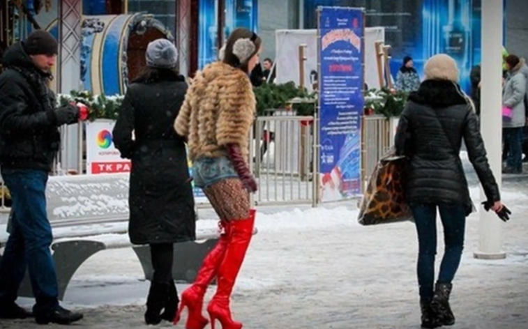 Женщина ищет парня для секса в Днепродзержинске / Каменском