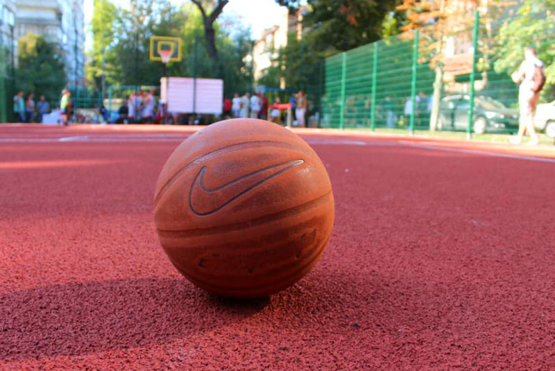 Теперь в баскетбол на Соломенке может поиграть любой желающий. Фото: Соломенская РГА.
