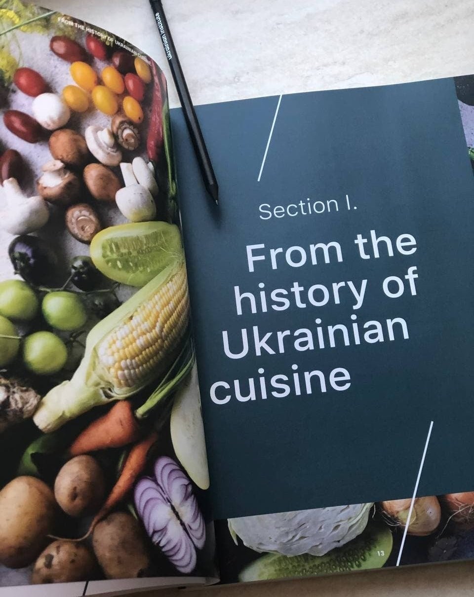 "В Украине презентовали книгу о кулинарной дипломатии. Фото: Facebook Volodymyr Sheiko"