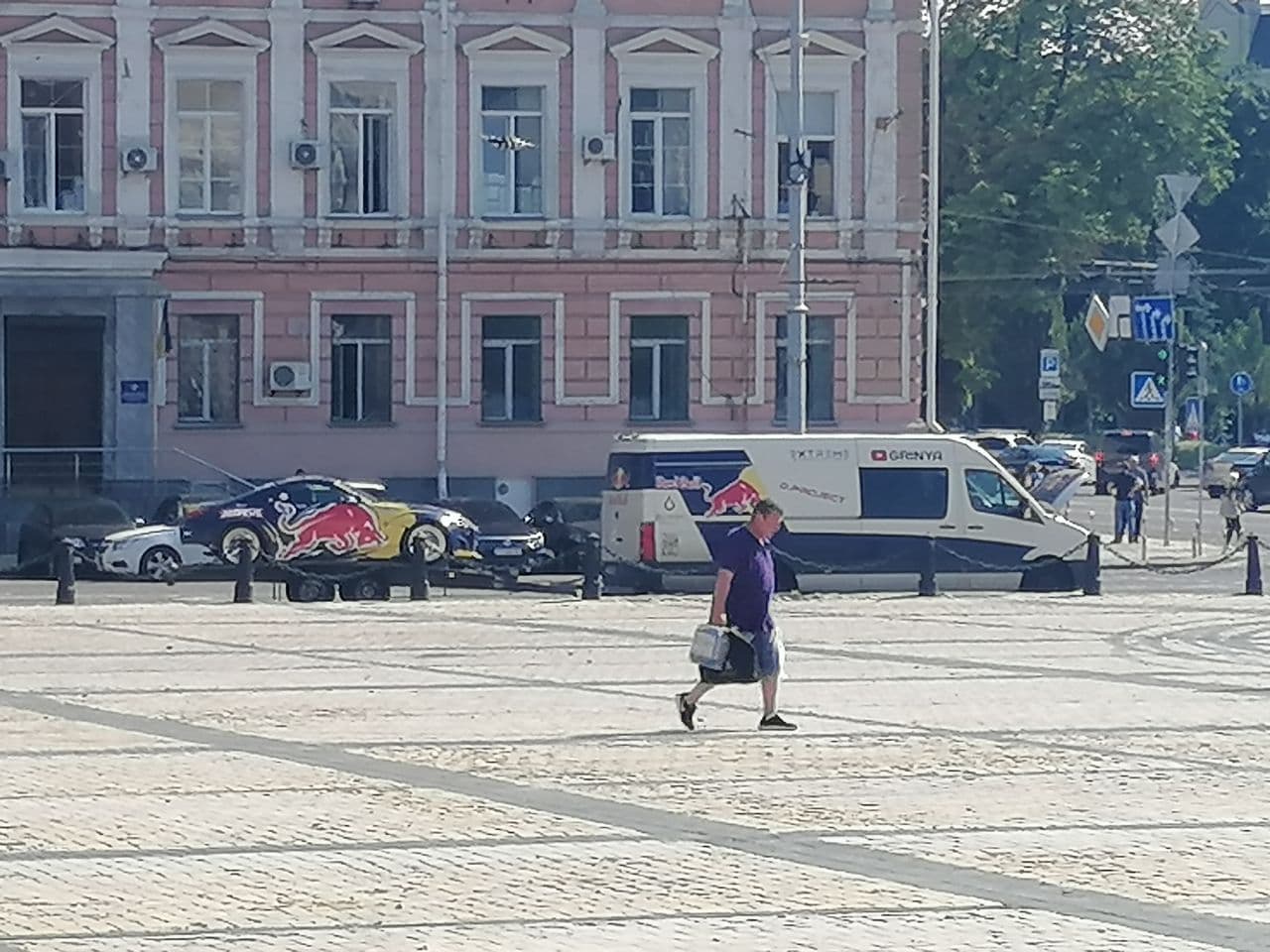 "На Софийской площади устроили опасный дрифт. Antonio"