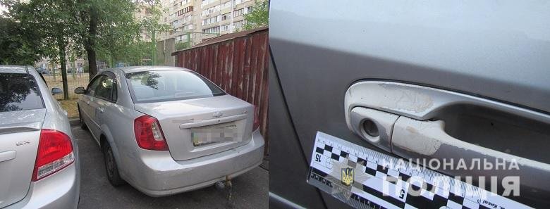 На Троещине двое мужчин нашли в подъезде ключи от чужого автомобиля и решили прокатиться. || Фото: полиция Киева