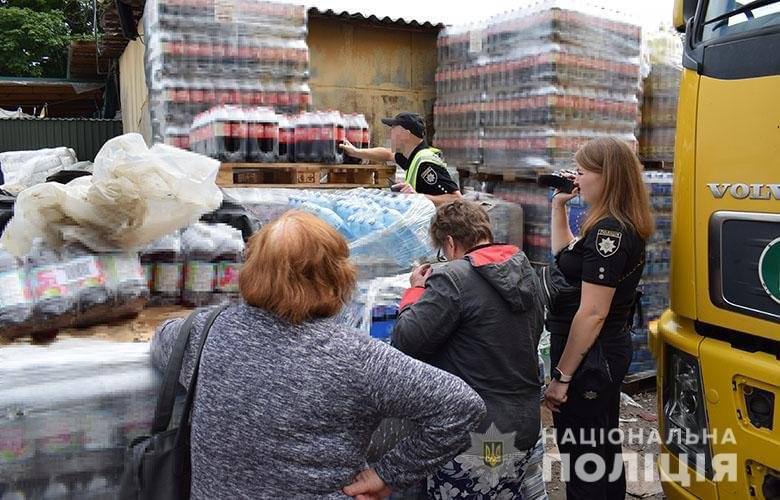 В Оболонском районе столицы разоблачили схему продаж гуманитарной помощи. || Фото: полиция Киева