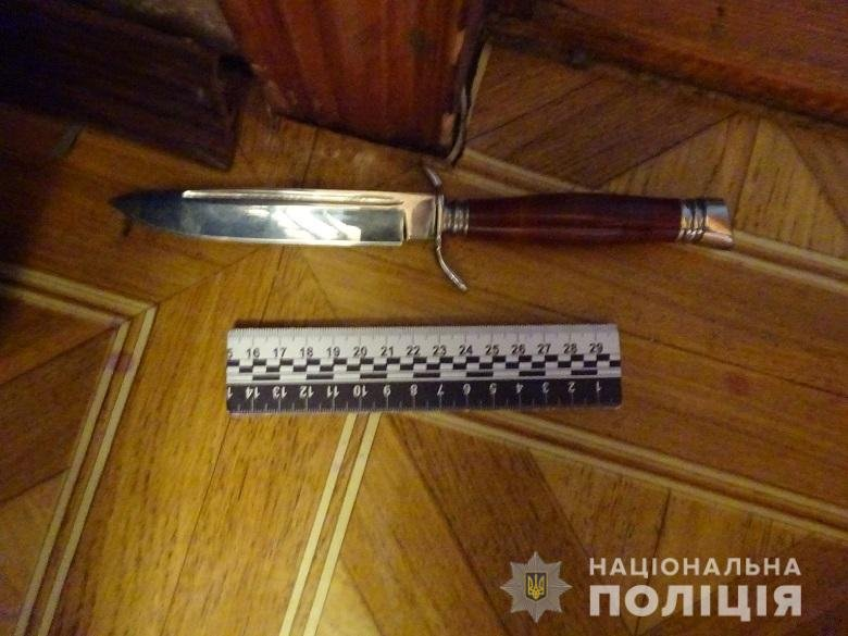 На Виноградаре мужчина угрожал жене и требовал, чтобы она совершила самоубийство. || Фото: facebook.com/UA.KyivPolice