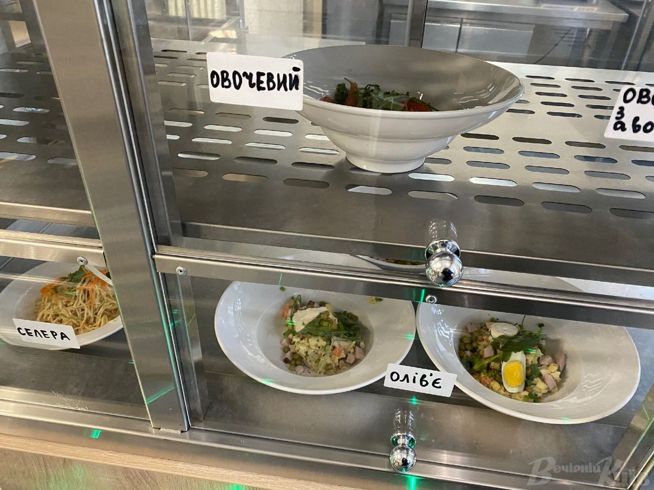 В киевской мэрии после ремонта открылась столовая меню и